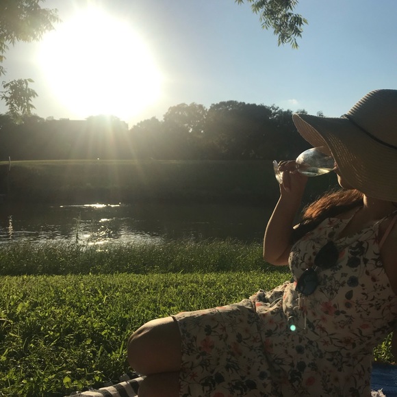 Meet your Posher, Danielle - Picture 2 of 6